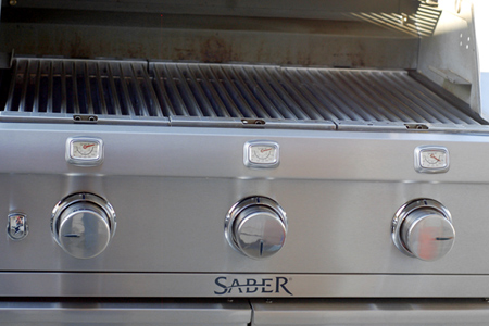 Review: SABER® Infrared Gas Grill (via patiodaddiobbq.com)